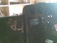 вид на левую дверь , стойку