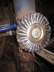 Применять щетку без распиратора и защитных очков запрещено!!!