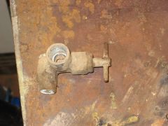 Краник резервного бака