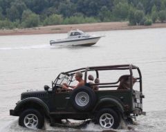 Я туда, он сюда.