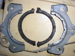 Старая удалёная набивка внутри оправы.