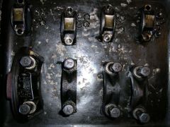 Крышки подшипников корня и шатуна..