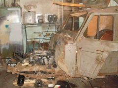 Вид на разобраный перед автомобиля