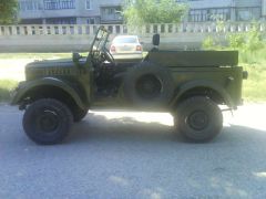 он еще не бегает, но может ходить сам