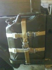 Я сказал, канистра будет здесь