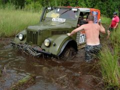 Потихоньку, но едет сам