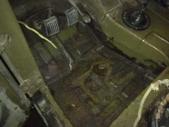 Пол места водителя