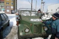 Помощники подростают. И сосед.