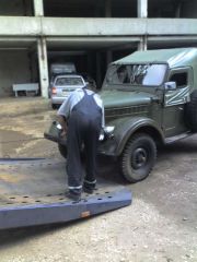 заезжаем на эвакуатор.